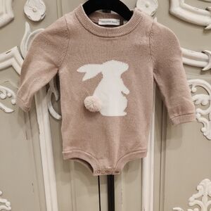 Country Road Tan and White Bunny Onesie Size 000 0 - 3 Months